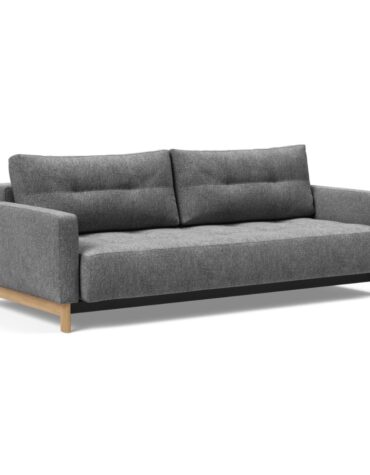graues Klappsofa mit Kissen und Holzbeinen